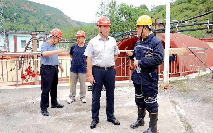 温千峰实地查看磺厂风机房现场